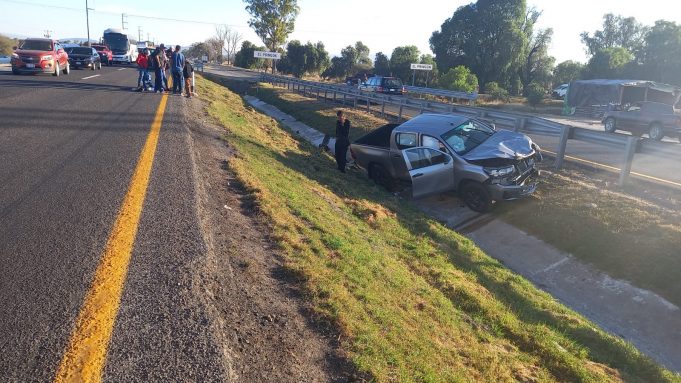Motociclista queda gravemente herido tras ser arrollado por camioneta en la Federal 57