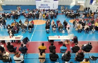 Registran excelente respuesta en aplicación de refuerzo de vacunación docente