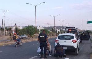 Tras accidentarse, joven es detenido por posesión de paquetes de sustancia similar al cristal y varios miles de pesos