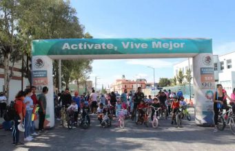 Con rodada ciclista motivan la activación de estudiantes y sus familias