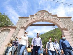 En Atarjea, Gobernador entrega UMAPS, cancha empastada y pavimentación de acceso