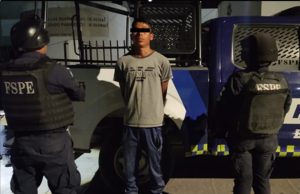 Policías Estatales detienen a joven con 37 dosis de marihuana