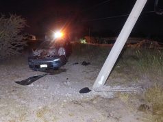 Vehículo derriba poste en la Pozos-San José y deja paralizada la circulación por horas