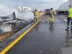 Tráiler arde en llamas en la Federal 57 tras chocar