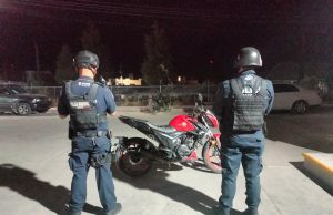 Policías iturbidenses detienen a dos por robo de motocicleta