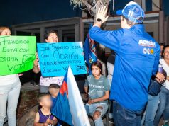 Adrián Hernández lleva propuestas a comunidades y del centro