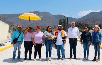 Entregan pavimentación de calle en localidad de Juan Diegos
