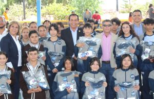 Inicia entrega de uniformes para todas las secundarias públicas