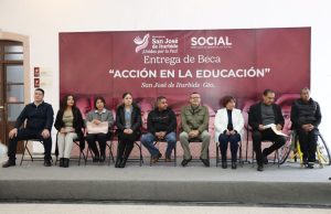 Entregan 149 becas municipales para estudiantes iturbidenses