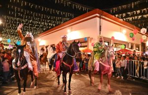 Risas, juguetes y dulces en Caravana de Reyes