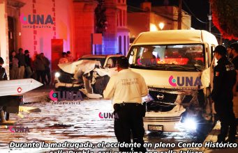 Mujer quedó atrapada en fuerte choque de camionetas