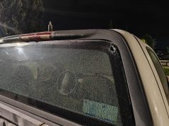 Hombres dañan patrulla y se inicia investigación; tras atender un reporte en Peña Taurina