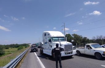 Frustran robo de autotransporte en la Federal 57