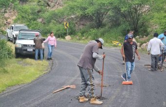 Bachean la carretera Santa Catarina-Corral Blanco
