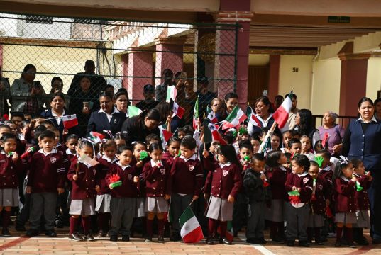 Niños conmemoran Grito de Independencia de México