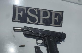 Estatales detienen a un par de sujetos; aseguran armas y sustancias ilícitas
