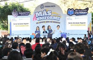 INICIA ENTREGA ESTATAL DE UNIFORMES DEPORTIVOS A ESTUDIANTES DEL NIVEL SECUNDARIA