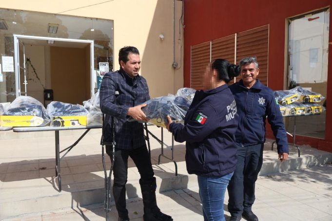 Entregan uniformes a policías doctormorenses