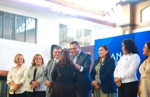 Alcalde ludovicense reconoce a maestras y maestros que han dedicado hasta 40 años a formar generaciones